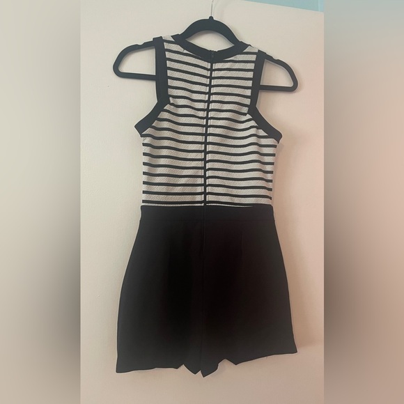 Super cute romper! - Picture 4 of 4